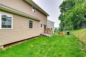 Glen Cove Vacation Rental < 1 Mi to Downtown!