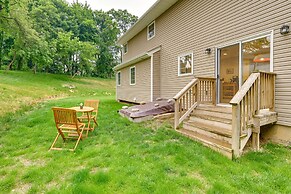 Glen Cove Vacation Rental < 1 Mi to Downtown!