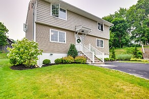 Glen Cove Vacation Rental < 1 Mi to Downtown!