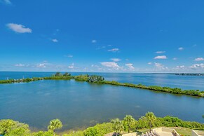 Waterfront Hudson Condo w/ Pool & Beach Access