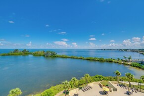 Waterfront Hudson Condo w/ Pool & Beach Access