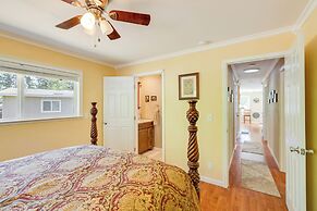 Groveland Vacation Rental w/ Private Deck & Grill!