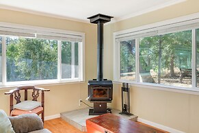 Groveland Vacation Rental w/ Private Deck & Grill!