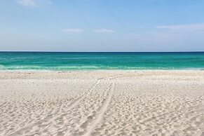 Bayfront Pensacola Beach Condo w/ Pool & Elevator