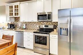 Bayfront Pensacola Beach Condo w/ Pool & Elevator