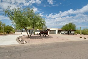 Luxury Fountain Hills Escape w/ Pool, Spa & Casita