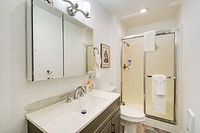 Charming Poulsbo Retreat: Hood Canal Views!