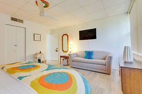 Gulf Breeze Escape w/ Patio + Community Pool!