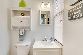 Gulf Breeze Escape w/ Patio + Community Pool!