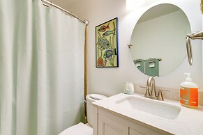 Gulf Breeze Escape w/ Patio + Community Pool!