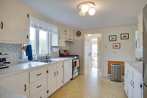 Walk to Beach: Chatham Getaway w/ Sunroom!