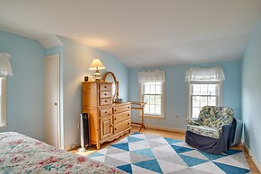 Walk to Beach: Chatham Getaway w/ Sunroom!
