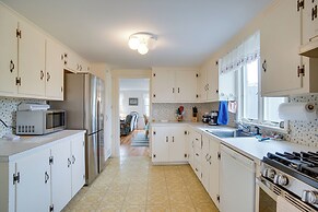 Walk to Beach: Chatham Getaway w/ Sunroom!