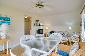 Walk to Beach: Chatham Getaway w/ Sunroom!