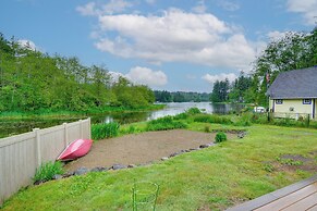 Lakefront Bremerton Vacation Rental w/ Hot Tub!