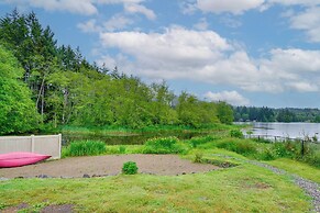 Lakefront Bremerton Vacation Rental w/ Hot Tub!