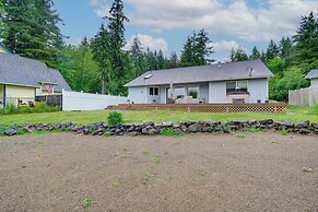 Lakefront Bremerton Vacation Rental w/ Hot Tub!