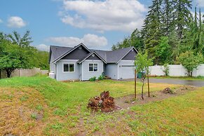 Lakefront Bremerton Vacation Rental w/ Hot Tub!