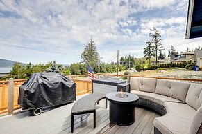 Dog-friendly Anacortes Retreat w/ Shared Hot Tub!