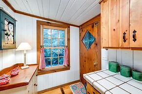 Highlands Vacation Rental - Walk to Mirror Lake!