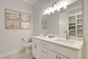 Bright Foley Home w/ Patio - 7 Mi to Wharf & Beach