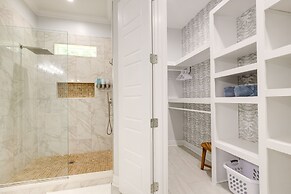 Bright Foley Home w/ Patio - 7 Mi to Wharf & Beach