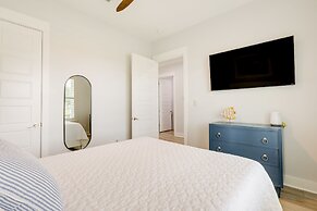 Bright Foley Home w/ Patio - 7 Mi to Wharf & Beach