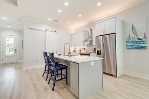 Bright Foley Home w/ Patio - 7 Mi to Wharf & Beach