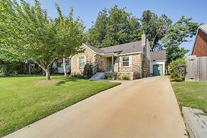 Central Tulsa Cottage w/ Yard ~ 3 Mi to Downtown!