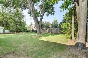 Central Tulsa Cottage w/ Yard ~ 3 Mi to Downtown!
