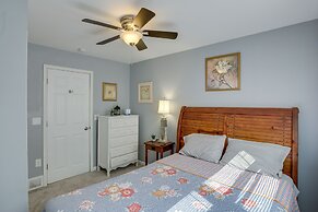 Comfortable Milwaukee Abode ~ 10 Mi to Downtown!