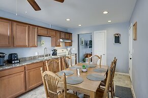 Comfortable Milwaukee Abode ~ 10 Mi to Downtown!