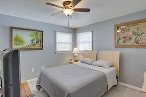 Comfortable Milwaukee Abode ~ 10 Mi to Downtown!