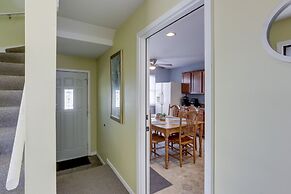 Comfortable Milwaukee Abode ~ 10 Mi to Downtown!