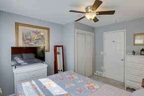 Comfortable Milwaukee Abode ~ 10 Mi to Downtown!
