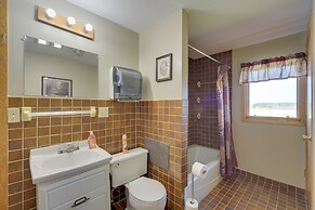 Nature's Paradise: Rustic Retreat in Wisconsin!