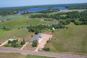 Nature's Paradise: Rustic Retreat in Wisconsin!