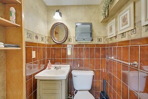 Nature's Paradise: Rustic Retreat in Wisconsin!