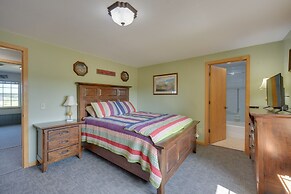 Nature's Paradise: Rustic Retreat in Wisconsin!