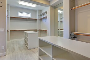 Saltwater Pool & Swim-up Bar: Goodyear Oasis!