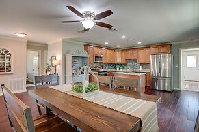 Canyon Lake Vacation Rental < 1/2 Mi to Water!