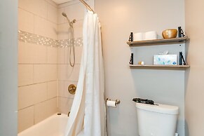 Pet-friendly Home - 6 Mi to Downtown Milwaukee!