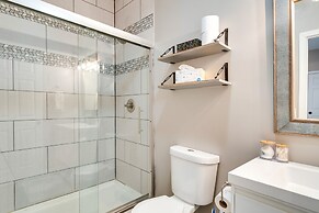 Pet-friendly Home - 6 Mi to Downtown Milwaukee!