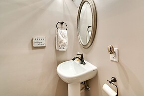 Pet-friendly Home - 6 Mi to Downtown Milwaukee!