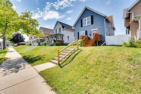 Pet-friendly Home - 6 Mi to Downtown Milwaukee!