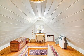 Crestline Vacation Rental, Close to Hiking Trails!