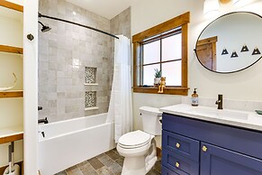 Mountain Views: Luxurious Grand Lake Escape!