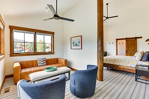 Mountain Views: Luxurious Grand Lake Escape!