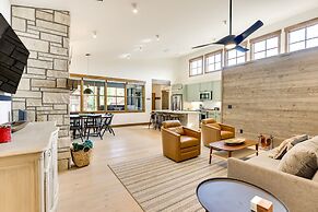 Mountain Views: Luxurious Grand Lake Escape!