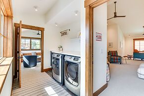 Mountain Views: Luxurious Grand Lake Escape!